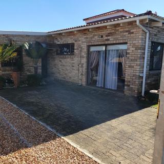 60 Melkhout street - Jeffreys Bay - 0