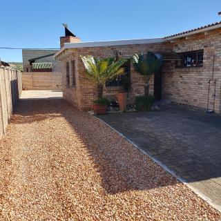 60 Melkhout street - Jeffreys Bay - 6