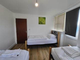 Serene 1 bedroom, 3 Single Beds - Bristol - 2