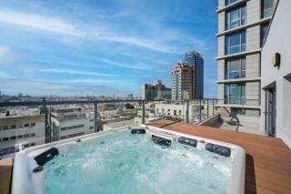 Modern 3 BR Penthouse with Jacuzzi in Rothschild Blvd by HolyGuest - Tel Aviv - 8