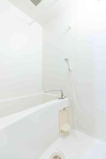 USJまで電車で20分 なんばまで2駅 京セラドーム大阪まで1駅 海遊館まで5駅 大阪城まで5駅 最寄駅徒歩2分 無料WiFi 広さ26平米 フルキッチン完備 Mackey's House! - 3