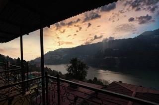 Lake View 2BHK close to Mall Road l Bay Breeze - Nainital - 8