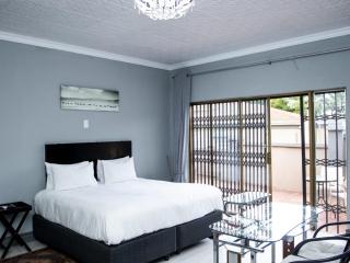 Leas Furnished Apartments Waterkloof - Pretoria - 4