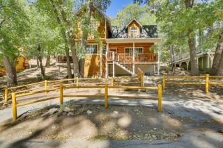Big Bear Lake Cabin with Deck, Grill and Fireplace! - 8