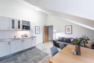 Elegant 4-Guest Retreat near Old Town - Prague - 4
