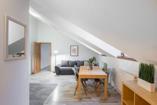 Elegant 4-Guest Retreat near Old Town - Prague - 2