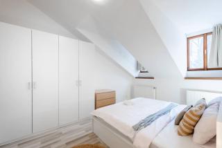 Elegant 4-Guest Retreat near Old Town - Prague - 1