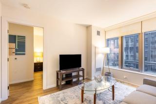 Modern Apt with Gym and Pool - 8