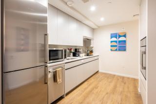 Modern Apt with Gym and Pool - Boston - 4