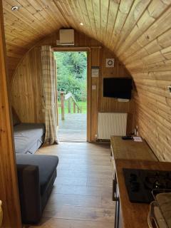 Mountain Edge Resort Mega pod 4 with Hot Tub - Church Stretton - 3