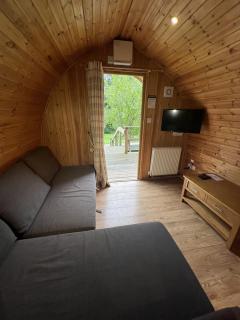 Mountain Edge Resort Mega pod 4 with Hot Tub - Church Stretton - 2