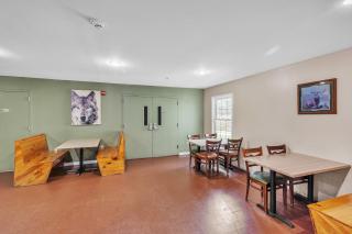 Green Goose Lodge - - 4