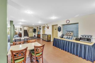 Green Goose Lodge - - 7