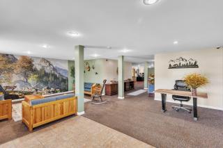 Green Goose Lodge - - 1