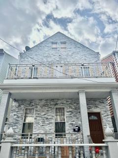 3 bedrooms in 2nd floor Modern Brooklyn home, Close to J train - Brooklyn - 0