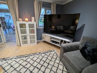 Modern 3B Eastbourne Retreat: Tranquil & Cozy Stay - Eastbourne - 6