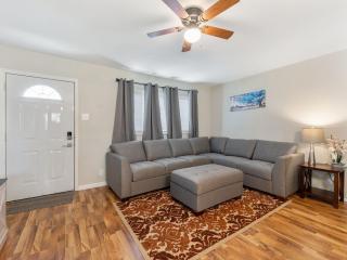 Charming entire ranch home with free parking - Ballwin - 5