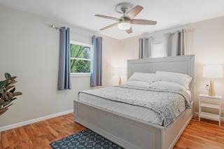 Charming entire ranch home with free parking - Ballwin - 3