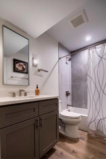 Stylish 2BR stunner in unbeatable location - Chicago - 7