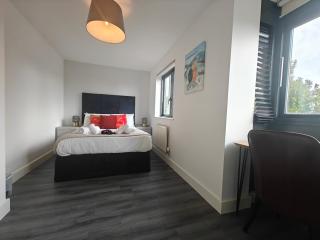 Cosy Holiday Home in Birmingham City Center 4 Bedrooms House by HF Group - Birmingham - 3