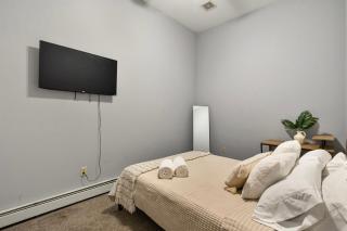Escape your everyday in your COZY HIDEAWAY Feel right at home Relax recharge & unwind - 7