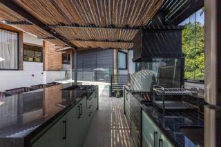 Casa com piscina em condomínio e lazer à beira-mar - Ilhabela - 1