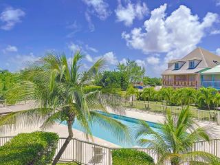Sable Bleu Elegant 2-Bedroom Oceanfront Apartment - 8