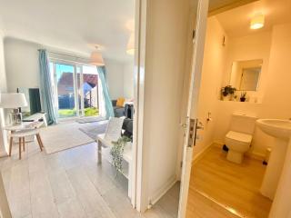 Spacious 7 Beds 3BR Home - Contractors - Families - Free Parking - Driveway - Garden - Fast WiFi - Smart TV with Netflix - Northampton - 8