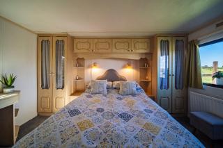 Geraghtys Farmyard Pods - Mayo - 6