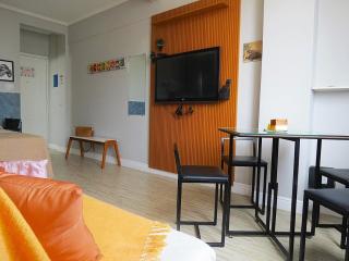 920 Vista Mar - Studio enfrente a Praia - WIFI - Restaurantes, Padaria e Mercadinho ao lado, Quiosques Bar com música ao vivo - Praia Grande - 2