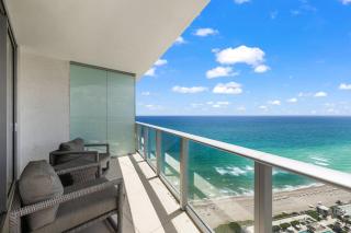 Seaside Splendor! Modern Condo with Ocean View - Hollywood - 0