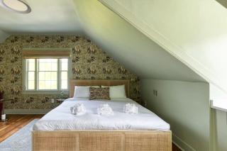 Third Floor Walkup King Suite - Historic B&B - Charleston - 4