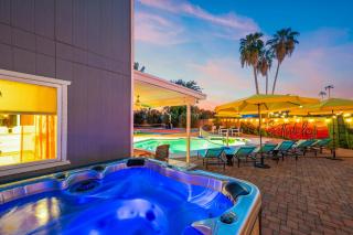 Outdoor Oasis Pool Sport Court Arcade Put Put - Phoenix - 7
