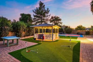 Outdoor Oasis Pool Sport Court Arcade Put Put - Phoenix - 2