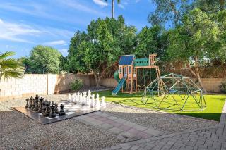 Outdoor Oasis Pool Sport Court Arcade Put Put - Phoenix - 8