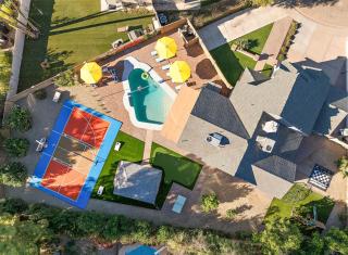 Outdoor Oasis Pool Sport Court Arcade Put Put - Phoenix - 0