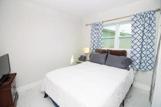 Shared Home - Close to the Beach - Riviera Beach - 7