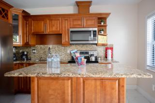 Central Getaway in Little Havana Near Airport, Wynwood, Calle 8 Brickell, Coral Gables and more , Fenced parking - 5