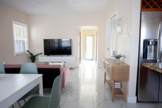 Central Getaway in Little Havana Near Airport, Wynwood, Calle 8 Brickell, Coral Gables and more , Fenced parking - Miami - 2