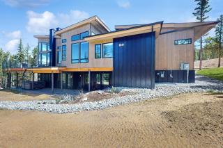Modern Mountain Sanctuary - 0
