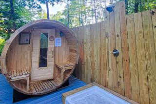Dolly's Outdoor Oasis - 9