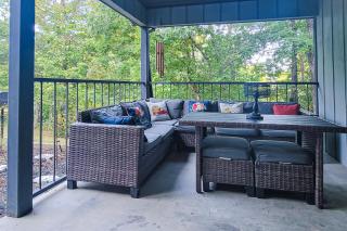 Dolly's Outdoor Oasis - 5