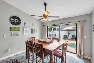 Charming Heated Pool Home - 3 miles to the Beach, Pet and Family Friendly -Available Year Round! - Bonita Springs - 5