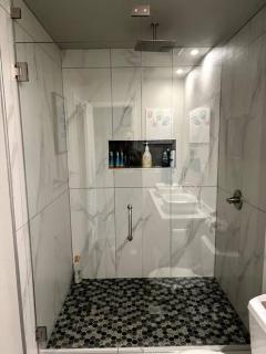 Hot Tub Steam Shower Gym in Charming Family Home! - 4