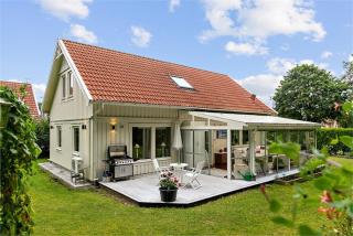 Cozy villa with hot tub, free parking - Älvängen - 9