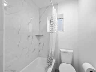 Bloomfield, Shadyside !C Modern and Cozy Private Bedroom with Shared Bathroom - Pittsburgh - 3