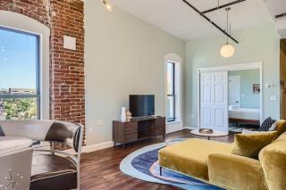 Historic Loft in Ballpark 30 Day Stay Sleeps 4 - 7