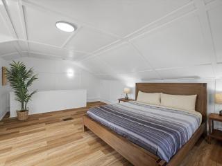 Bloomfield, Shadyside !D Spacious and Unique Bright Private Bedroom with Shared Bathroom - 9