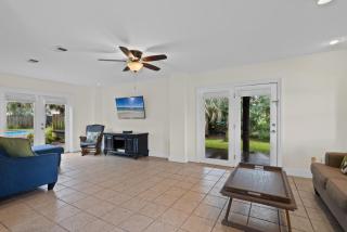 Sunny Daze Beach House - 3