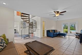 Sunny Daze Beach House - 2